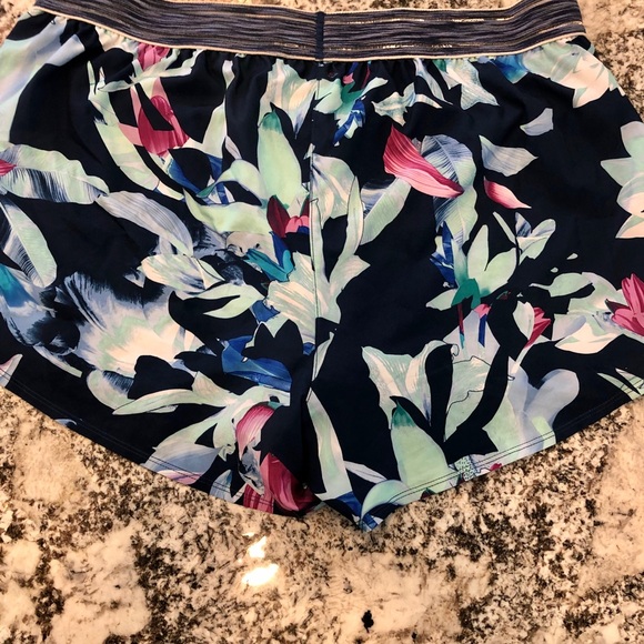 Avía Moister Wicking Athletic Shorts Size: Large (L) 12-14 - Picture 3 of 4